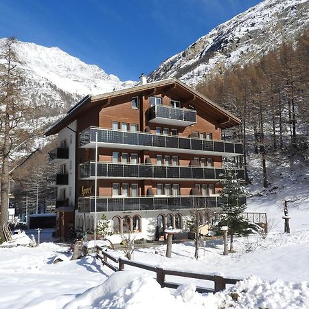 Ski-In/Ski-Out Hotel Sport Saas-Almagell Esterno foto
